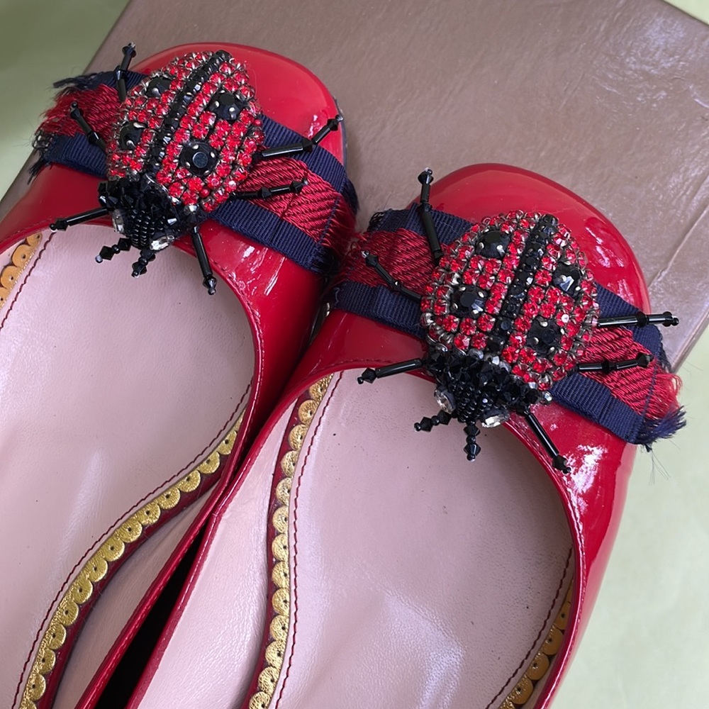 Dark red Gucci patent leather flats with sparkly ladybug 🐞 in the box - Picture 13 of 15